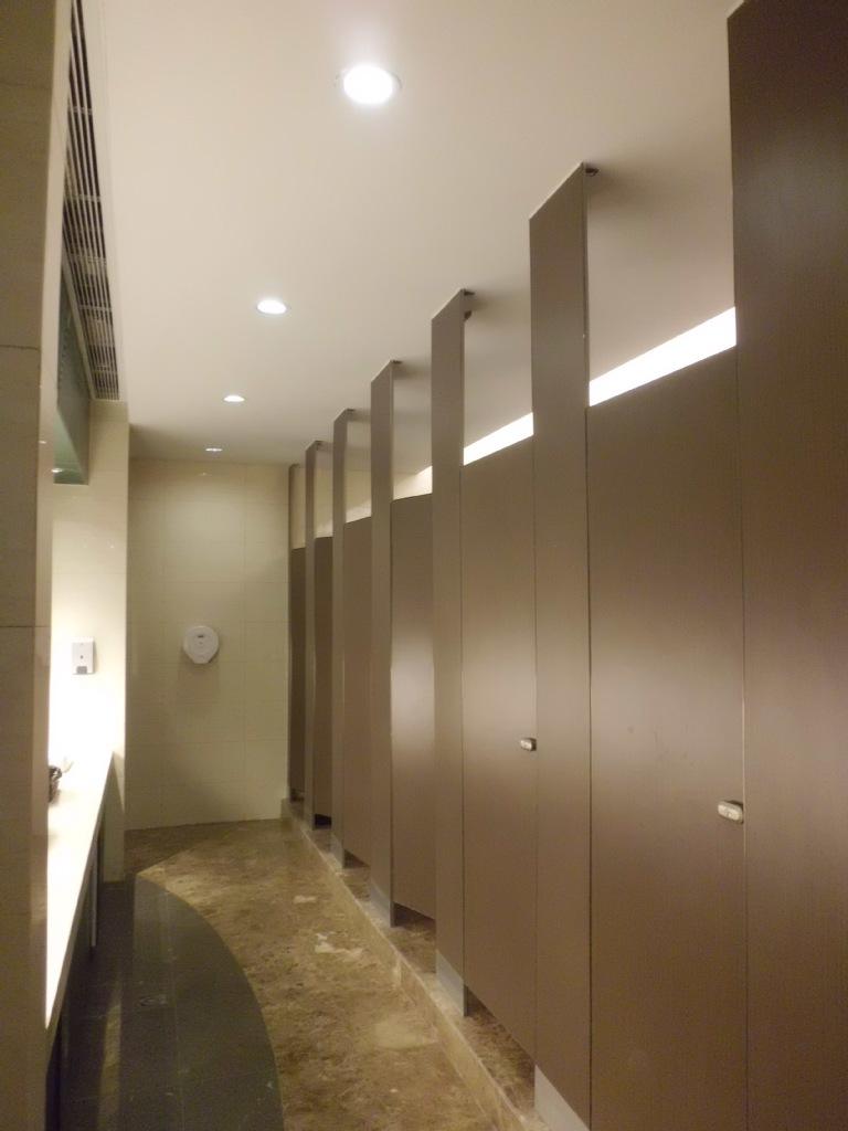 衛(wèi)生間隔斷